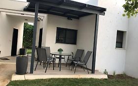 אצל שושנה Shoshana’s place